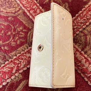 LOUIS VUITTON Vernis Monogram Beige Patent Leather 4 Key Holder Case